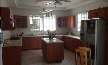 ALQUILER CASA AMOBLADA COLÓN