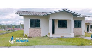 Se renta casa en Los Algarrobos, David. Negociable!