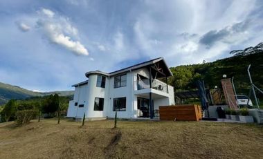 casa campestre en arriendo en la mina. Cod A9433172