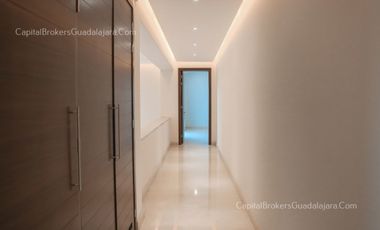 Casa de  lujo con alberca Virreyes Residencial. Zona Andrares.