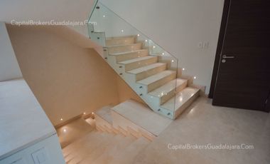 Casa de  lujo con alberca Virreyes Residencial. Zona Andrares.