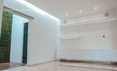 Casa de  lujo con alberca Virreyes Residencial. Zona Andrares.