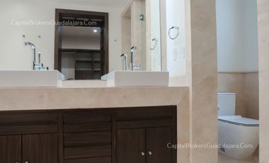 Casa de  lujo con alberca Virreyes Residencial. Zona Andrares.