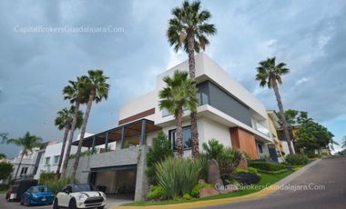 Casa de  lujo con alberca Virreyes Residencial. Zona Andrares.