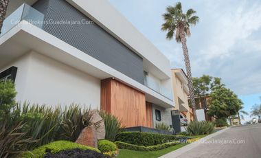 Casa de  lujo con alberca Virreyes Residencial. Zona Andrares.