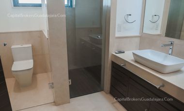 Casa de  lujo con alberca Virreyes Residencial. Zona Andrares.