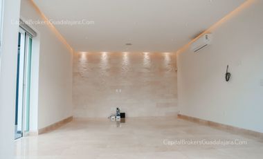 Casa de  lujo con alberca Virreyes Residencial. Zona Andrares.