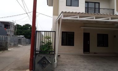Rumah di jatiluhur 500 m ke Sirkus Play Waterpark