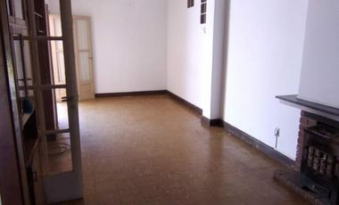 IMPERDIBLE PROPIEDAD A REFACCIONAR EN VENTA EN MICRO CENTRO DE POSADAS. OPORTUNIDAD PARA COMERCIANTES E INVERSORES.-