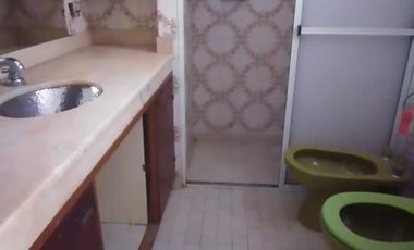 IMPERDIBLE PROPIEDAD A REFACCIONAR EN VENTA EN MICRO CENTRO DE POSADAS. OPORTUNIDAD PARA COMERCIANTES E INVERSORES.-