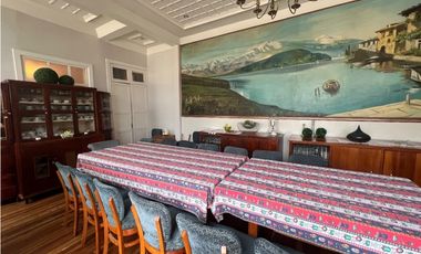 Casa en venta rentera y comercial con locales y departamentos en el sagrario tipo colonial