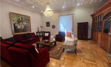 Casa en venta rentera y comercial con locales y departamentos en el sagrario tipo colonial