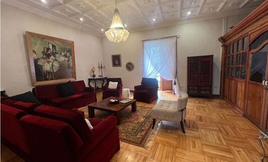 Casa en venta rentera y comercial con locales y departamentos en el sagrario tipo colonial