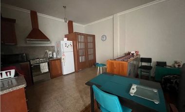 Casa en venta rentera y comercial con locales y departamentos en el sagrario tipo colonial