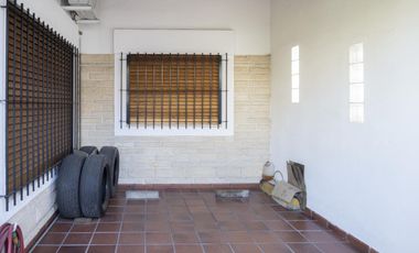 Casa en venta 6 ambientes con cochera en Florida Oeste