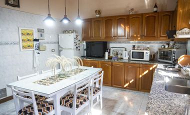 Casa en venta 6 ambientes con cochera en Florida Oeste