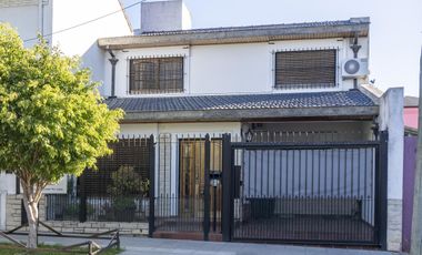 Casa en venta 6 ambientes con cochera en Florida Oeste