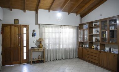 Casa en venta 6 ambientes con cochera en Florida Oeste