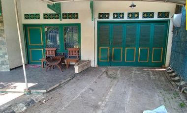 Disewakan Full Furnish Rumah di Ketintang Permai, Surabaya