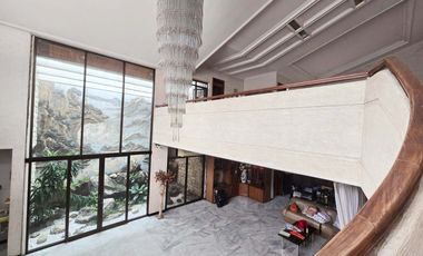 Rumah Raya Kertajaya Indah Surabaya Timur, Mewah, Cocok untuk Usaha Commercial, Dekat Galaxy Mall