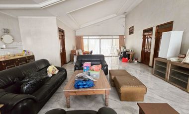Rumah Raya Kertajaya Indah Surabaya Timur, Mewah, Cocok untuk Usaha Commercial, Dekat Galaxy Mall