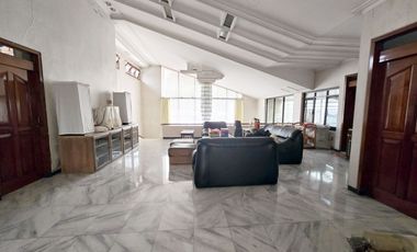 Rumah Raya Kertajaya Indah Surabaya Timur, Mewah, Cocok untuk Usaha Commercial, Dekat Galaxy Mall