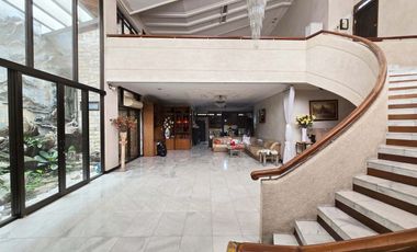 Rumah Raya Kertajaya Indah Surabaya Timur, Mewah, Cocok untuk Usaha Commercial, Dekat Galaxy Mall