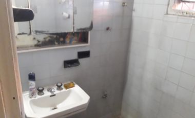 OPORTUNIDAD CASA DE 3 AMBIENTES A RECICLAR