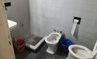 OPORTUNIDAD CASA DE 3 AMBIENTES A RECICLAR