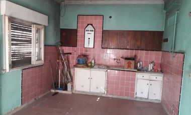 OPORTUNIDAD CASA DE 3 AMBIENTES A RECICLAR