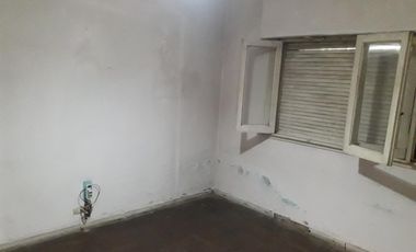 OPORTUNIDAD CASA DE 3 AMBIENTES A RECICLAR