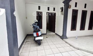 Rumah Lokasi Tenang Cocok Untuk Hunian Dan Strategis