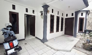 Rumah Lokasi Tenang Cocok Untuk Hunian Dan Strategis