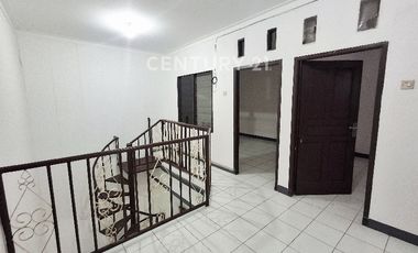 Rumah Lokasi Tenang Cocok Untuk Hunian Dan Strategis