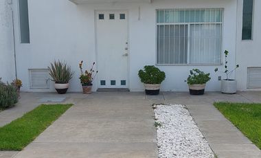 Excelente casa en Rente Paseo de las Arboledas por Jacarandas