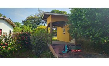 VENDO CASA EN ALGARROBOS
