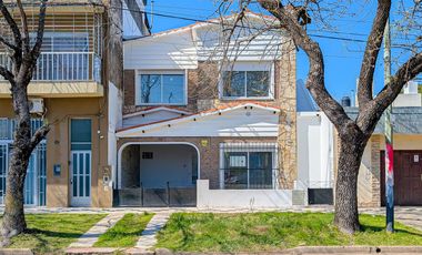 Venta - Casa - 4 dormitorios -   Rosario