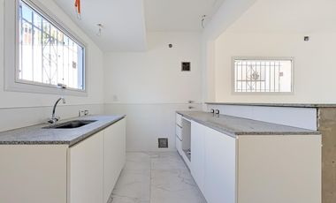 Venta - Casa - 4 dormitorios -   Rosario