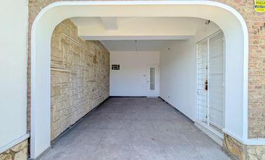 Venta - Casa - 4 dormitorios -   Rosario
