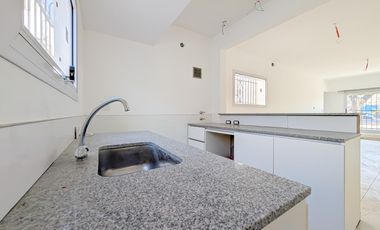 Venta - Casa - 4 dormitorios -   Rosario