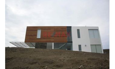 Tu Casa De Playa Con Piscina Y Vista Privilegiada Al Mar En Exclusivo Condominio Club “Las Palmeras” - Cerro Azul