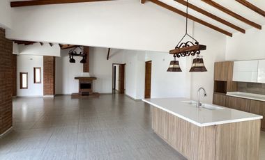 casa campestre en arriendo en la mina. Cod A9433153