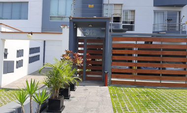 VENTA FLAT BIEN DISTRIBUIDO CERCA A PANAMERICANA SIN RUIDO