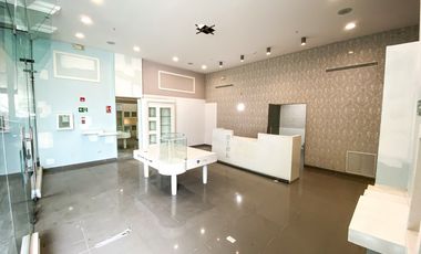 SE ALQUILA LOCAL AV. BALBOA 80 Mts.