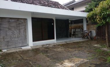 MURAH! Dijual Rumah 2 Lantai Siap Huni Strategis Bebas Banjir - Kayu Manis Matraman