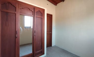 casa en venta en niza. Cod V28725