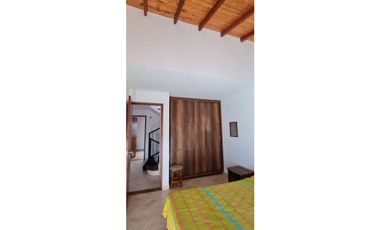 Se vende casa en La Ceja m, sector Gualanday, 2 niveles y manzarda