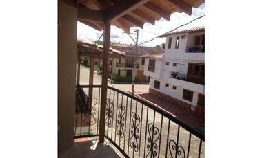 Se vende casa en La Ceja m, sector Gualanday, 2 niveles y manzarda