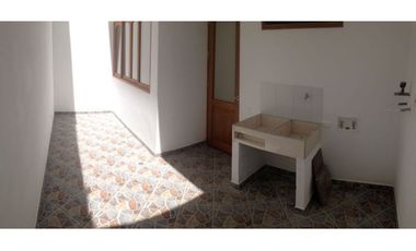 Se vende casa en La Ceja m, sector Gualanday, 2 niveles y manzarda
