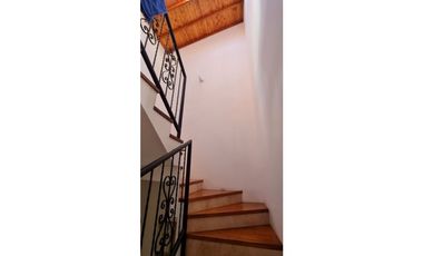 Se vende casa en La Ceja m, sector Gualanday, 2 niveles y manzarda